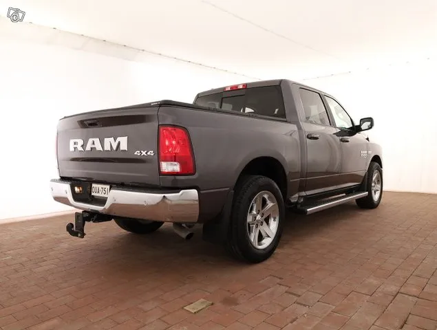 Ram 1500 Classic SLT 5.7 V8 Hemi 4x4 - 5- Paikkainen, Ratinl Image 2